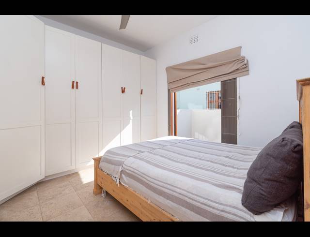 1.5 BEDROOM APARTMENT FOR SALE IN ORANJEZICHT
